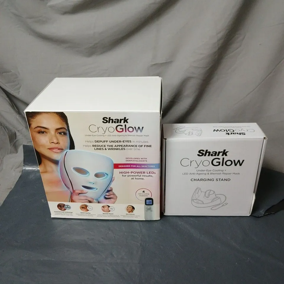 OUTLET SHARK CRYOGLOW BLUE FROST LED MASK WITH CHARGING STAND