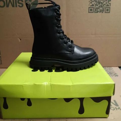 KOI KIDZ MAGIC DREAMERS LACE UP BOOTS BLACK SIZE 12