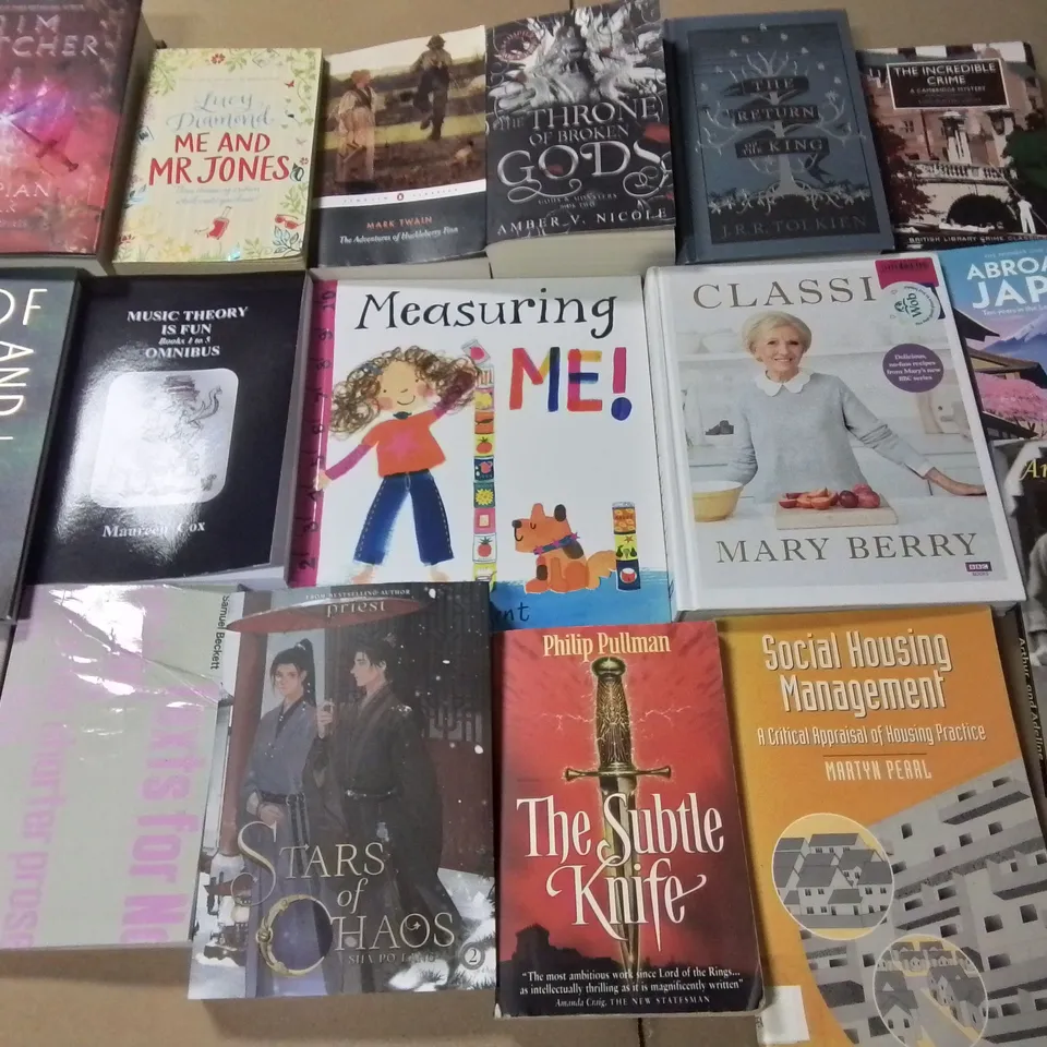 LARGE QUANTITY OF ASSORTED BOOKS TO INCLUDE FREUD THE INTERPRETATION OF DREAMS,WORLD MYTHOLOGY AND THE WORLD ACCORDING TO DIOR