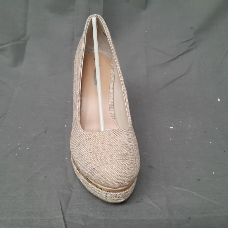 BOX OF APPROXIMATELY 5 PAIRS OF DESIGNER WEDGE SHOES IN BEIGE - VARIOUS SIZES