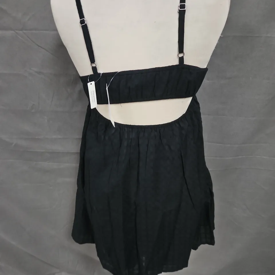 HOLLISTER OPEN BACK MINI DRESS IN BLACK SIZE XXS