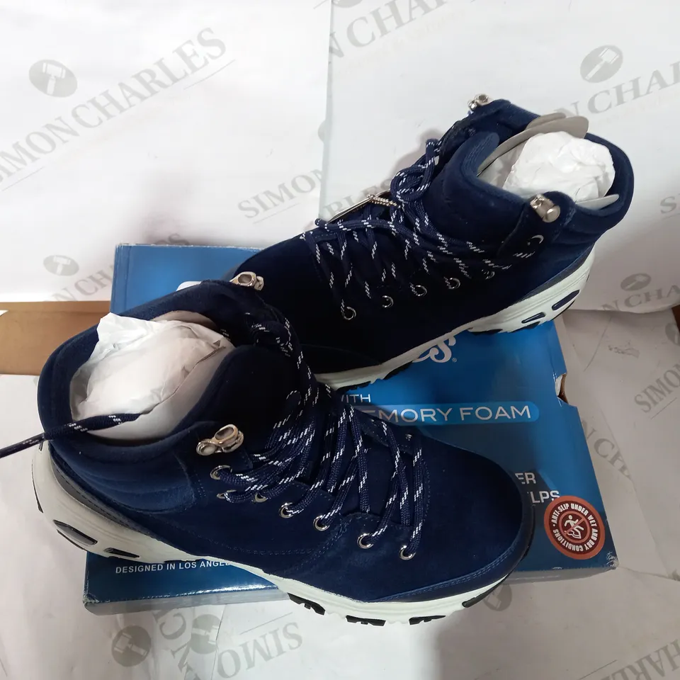 BOXED PAIR OF SKECHERS NAVY ANKLE BOOT - SIZE 4