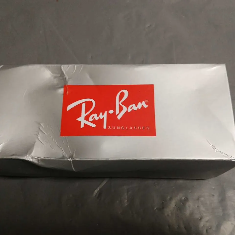 BOXED PAIR OF RAY BAN GLASSES WITH G-15 LENS IN CASE