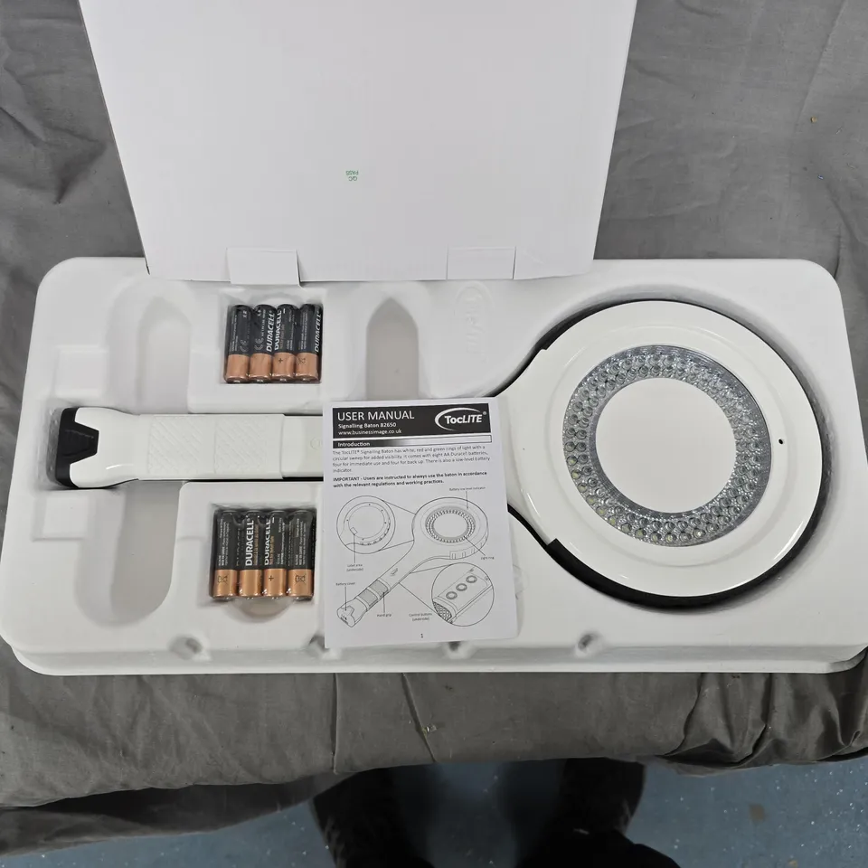 TOCLITE SIGNALLING BATON 82650 WITH BATTERIES AND USER MANUAL