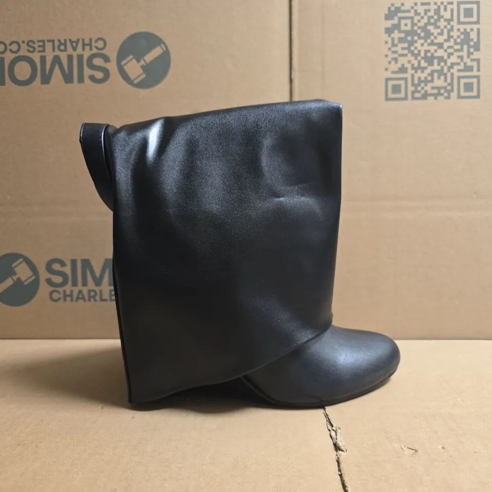 BOXED PAIR OF EGO KNEE-HIGH BOOTS IN BLACK SIZE UK 5