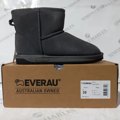 BOXED PAIR OF EVERAU FAUX FUR LINED SHOES IN GREY EU SIZE 39