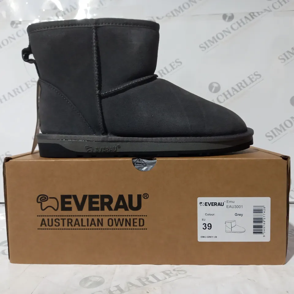BOXED PAIR OF EVERAU FAUX FUR LINED SHOES IN GREY EU SIZE 39