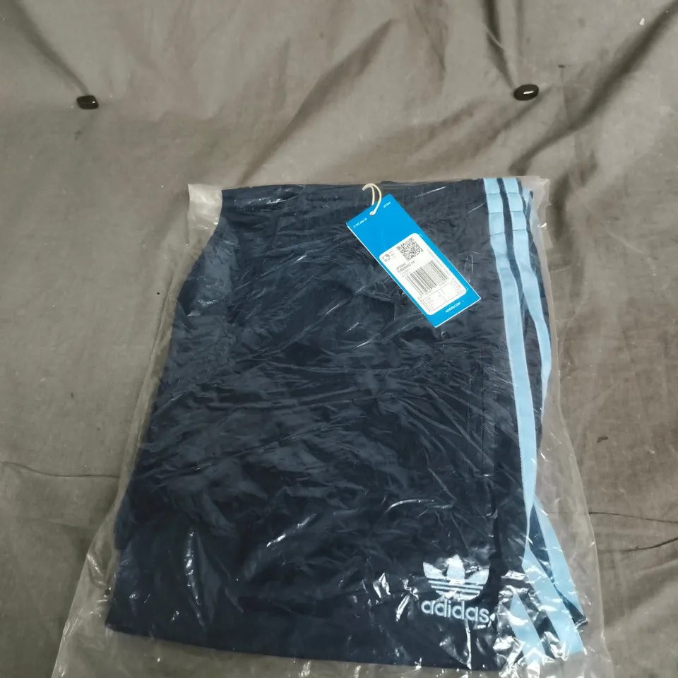 ADIDAS TRACK PANTS – SIZE S