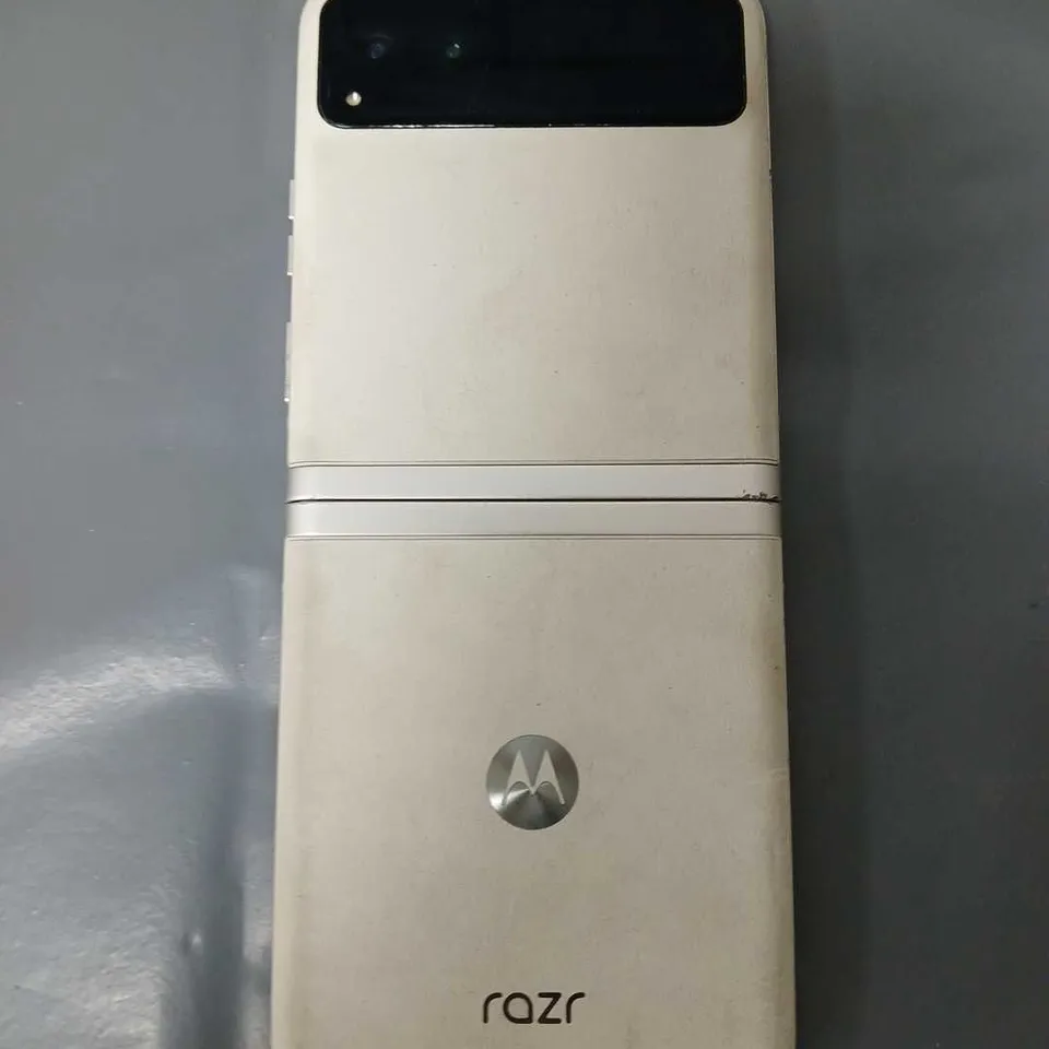 MOTOROLA RAZR 40 MOBILE PHONE