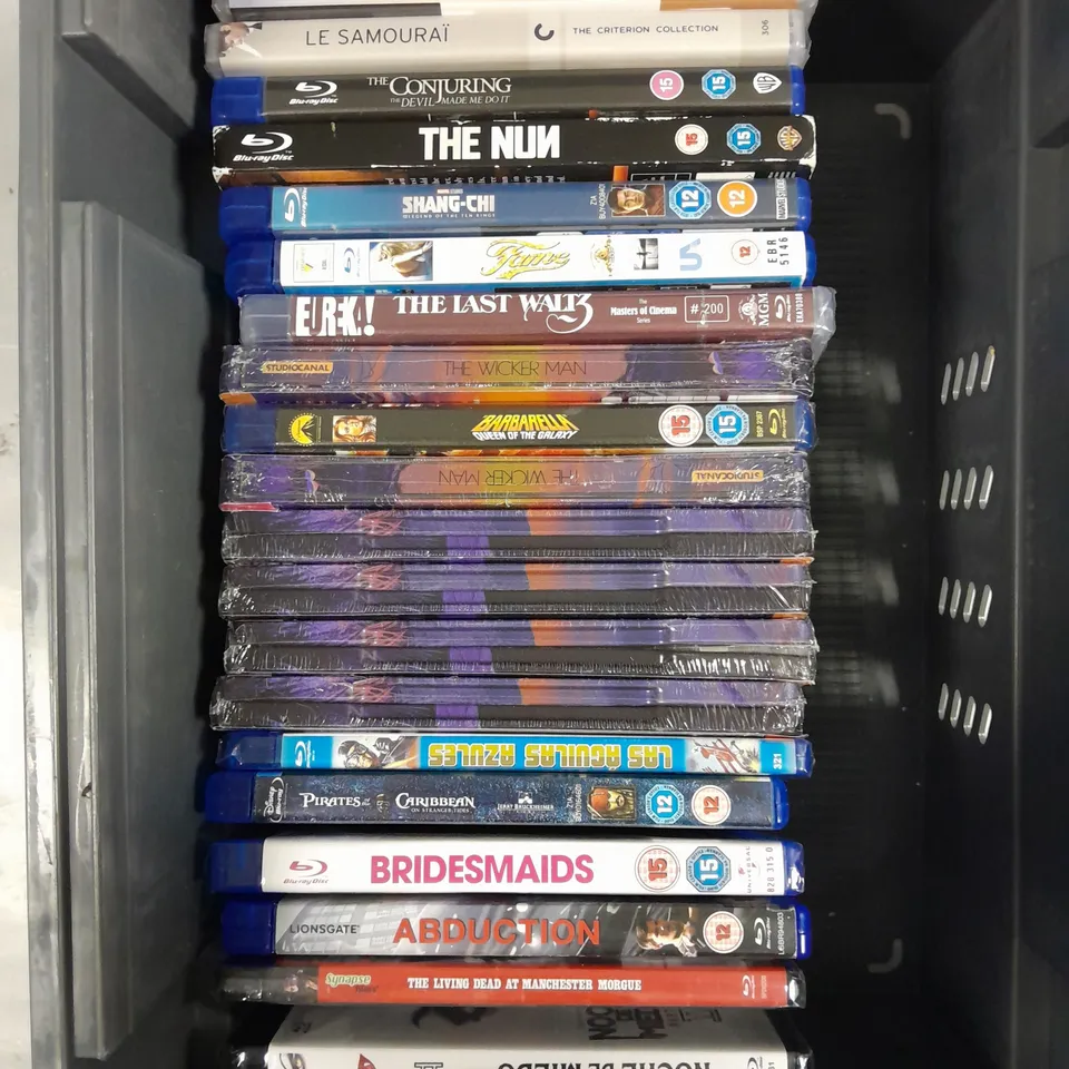 APPROXIMATELY 20 ASSORTED DVD/BLU-RAY MOVIES & SERIES TO INCLUDE THE NUN, BRIDESMAIDS, SHANG-CHI ETC 