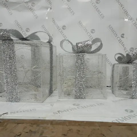 SET OF 3 LIGHT UP CHRISTMAS PACELS WHITE
