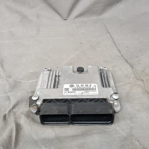 VW BOSCH DIESEL ENGINE CONTROL UNIT (ECU) 0 281 017 946 / 03L 907 309 AE