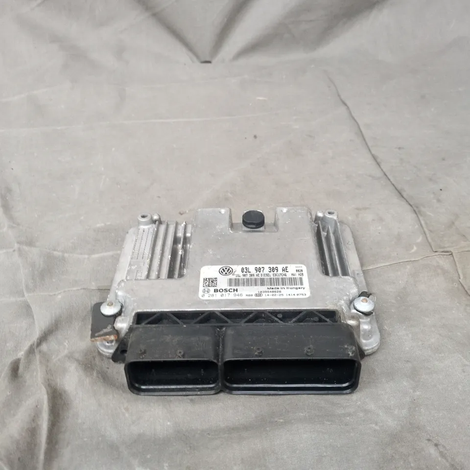 VW BOSCH DIESEL ENGINE CONTROL UNIT (ECU) 0 281 017 946 / 03L 907 309 AE