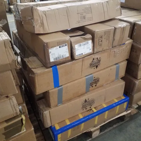 PALLET CONTAINING APPROXIMATELY 29 ASSORTED FESTIVE CHRISTMAS TREES 