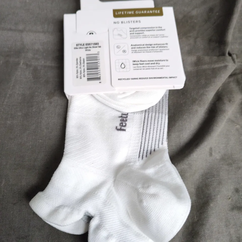 FEETURES ELITE ULTRA LIGHT NO SHOW TAB SOCKS – WHITE, SIZE L (US)
