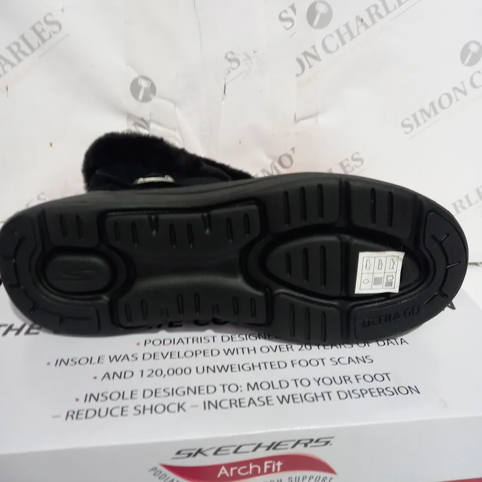 BOXED SKECHERS GO BOOTS IN BLACK - SIZE 6 RRP £20