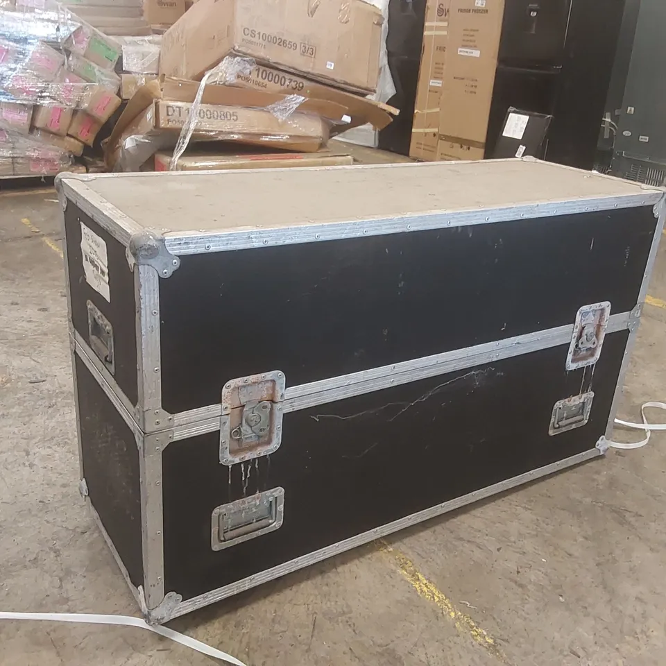 HEAVY-DUTY ROAD TRUNK FLIGHT CASE