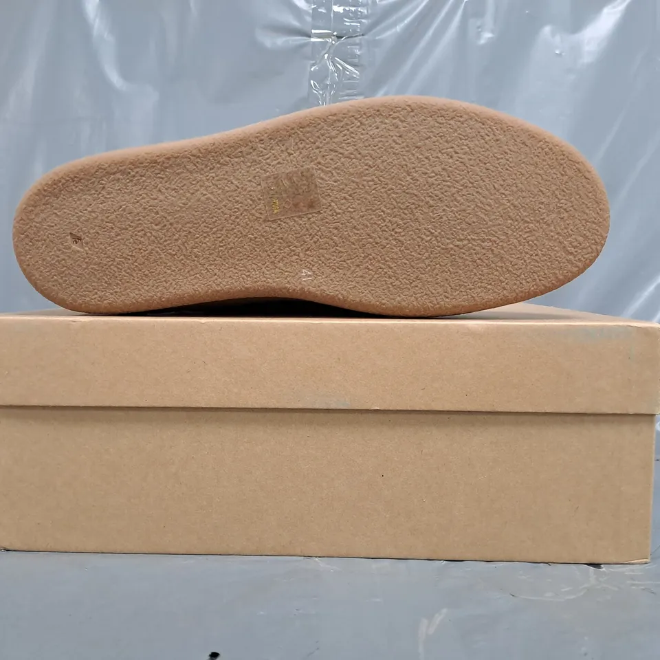 BOXED PAIR OF PENELOPE CHILVERS COSMOS FLEECE BOOTS IN BROWN SIZE EU 41