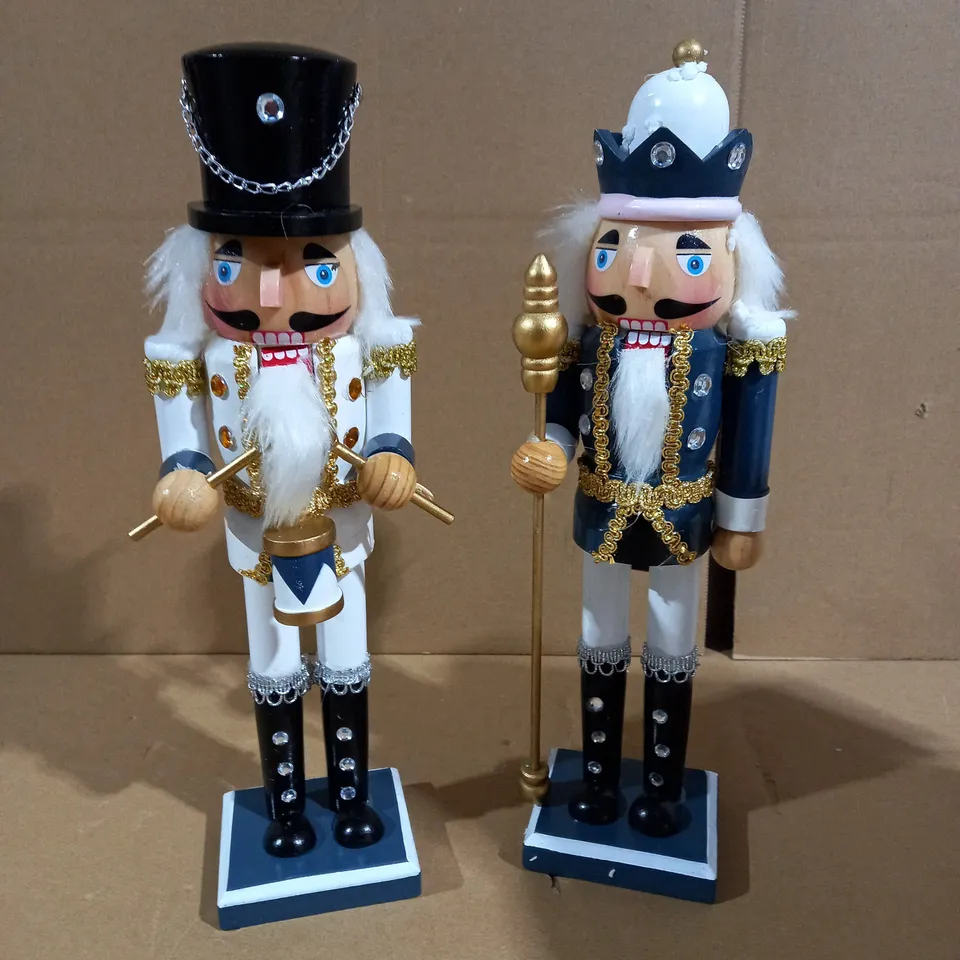 DESIGNER SET OF 2 WOODEN NUTCRACKERS RRP £29.99