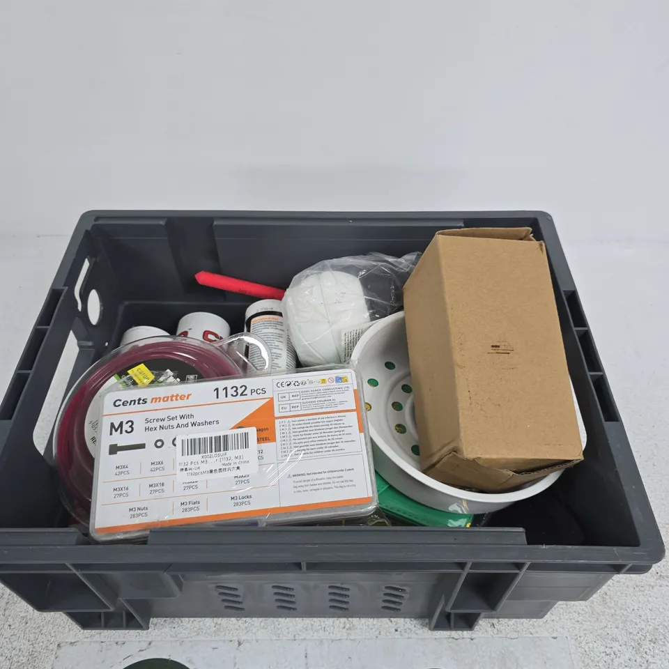 TOTE OF APPROXIMATELY 10 ASSORTED ITEMS INCLUDING SOUDAL FIX ALL BONDING SEALING, CLAD GRIP GENERAL PURPOSE ADHESIVE AND THE BUSINESS SEAL & FIX