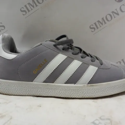 ADIDAS GAZELLE TRAINERS IN GREY & WHITE - UK 9