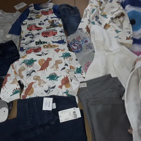 LARGE QUANTITY OF ASSORTED KIDS CLOTHING ITEMS TO INCLUDE M&S, H&M AND TU