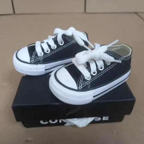 PAIR OF CONVERSE OX TRAINERS - UK 2