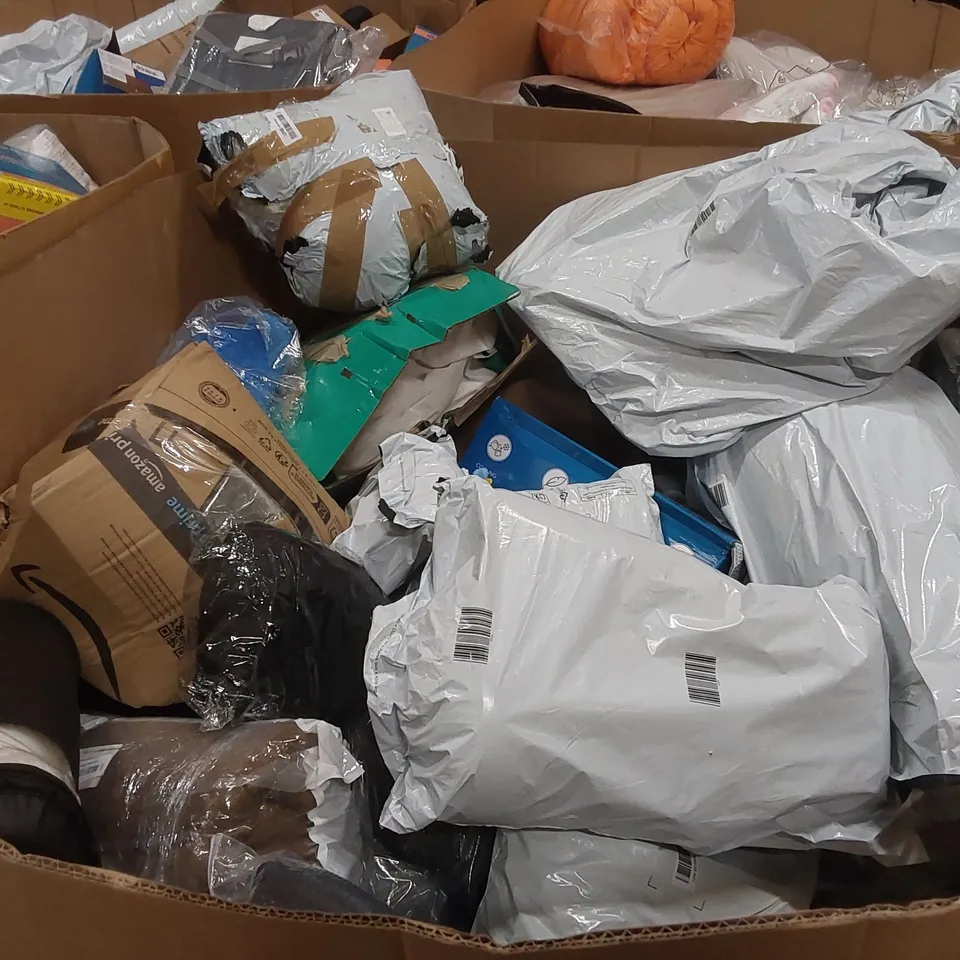 PALLET TO CONTAIN A LARGE ASSORTMENT OF PILLOWS, CUSHIONS AND RELATED PRODUCTS 