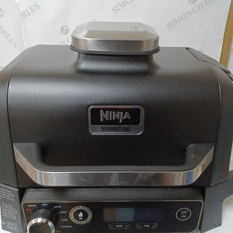 BOXED NINJA WOODFIRE ELECTRIC BBQ GRILL & SMOKER OG701UKQ