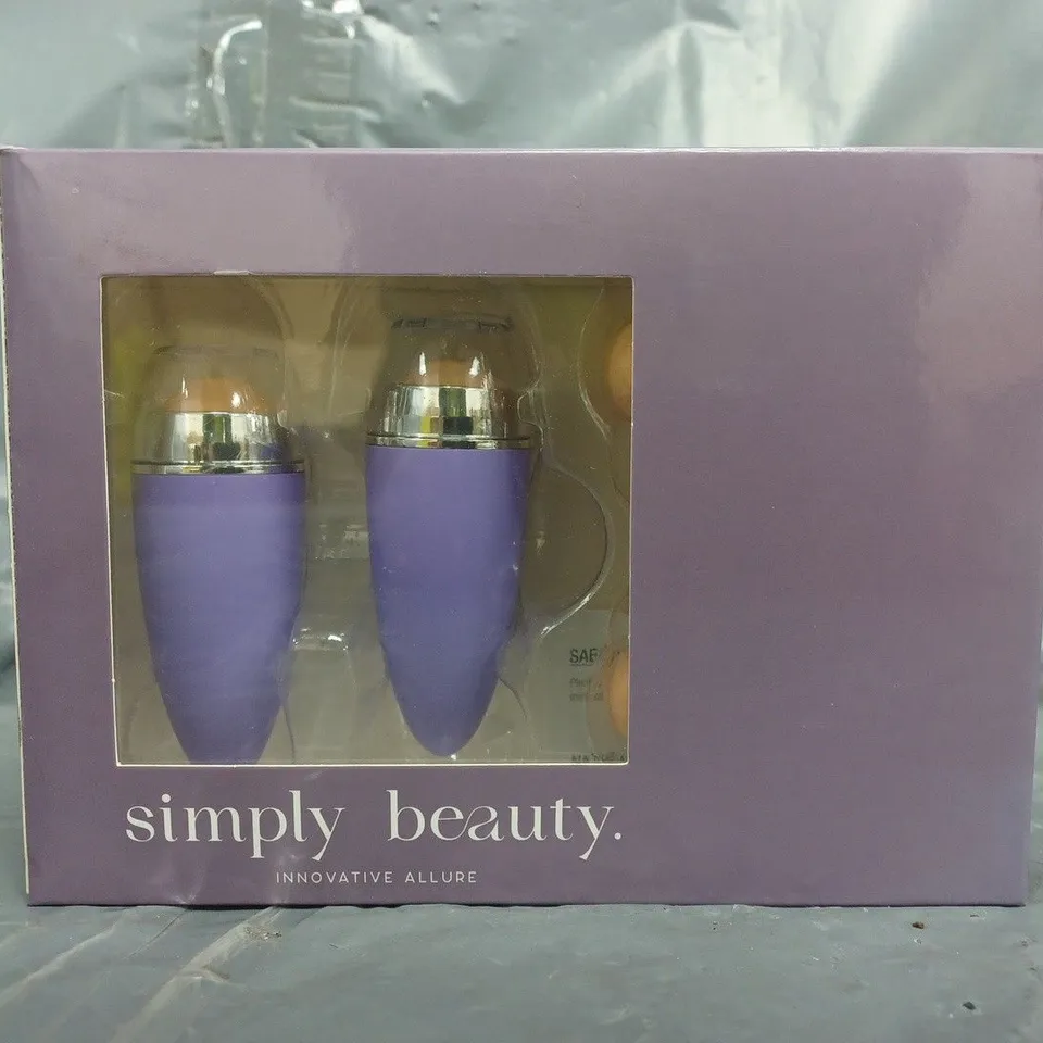BOX OF APPROXIMATELY 20 ASSORTED HOUSEHOLD, CLOTHING, AND FOOTWEAR ITEMS IN VARIOUS STYLES, COLOURS, AND SIZES - COLLECTION ONLY