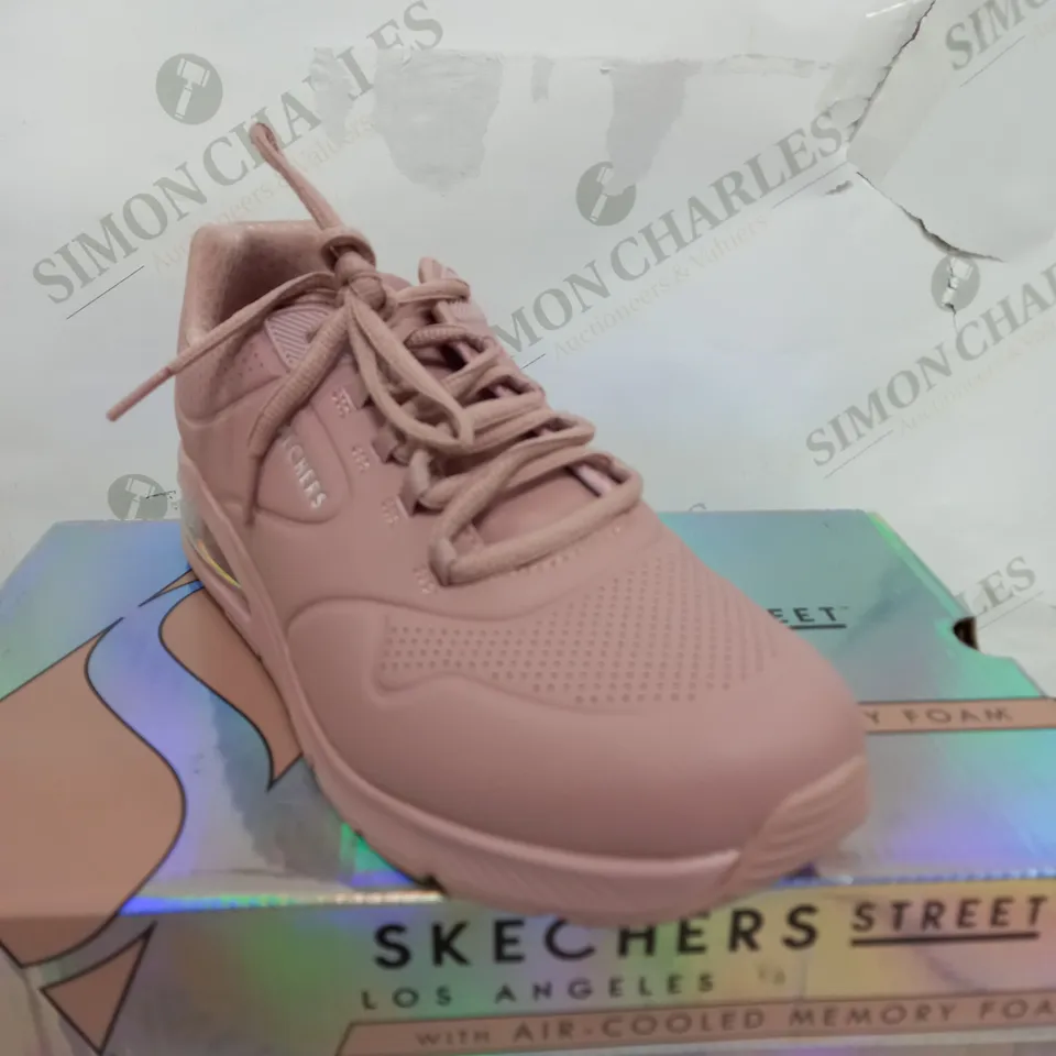 SKECHERS LOS ANGELES MEMORY FOAM TRAINER IN PINK SIZE 7