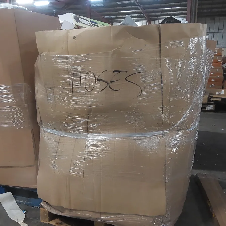 PALLET CONTAINING A LARGE QUANTITY OF ASSORTED HOSE PIPES, POOL INFLATABLES ECT