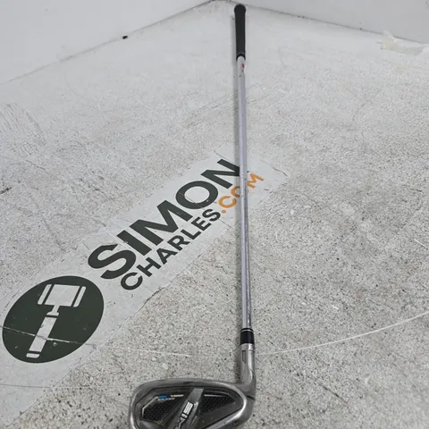 TAYLORMADE GOLF DRIVER WITH LAMKIN GRIP – CROSSLINE 360 DETAIL ON GRIP