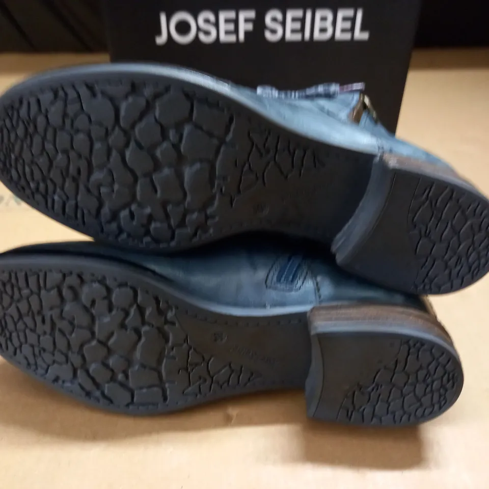 BOXED PAIR OF JOSEF SEIBEL SANJA BOOTS - 38