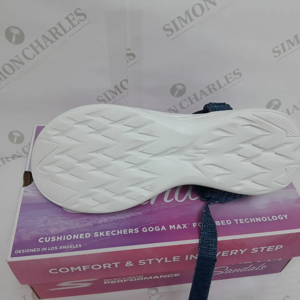 SKECHERS ON THE GO 600 BLUE SANDLE SIZE 6