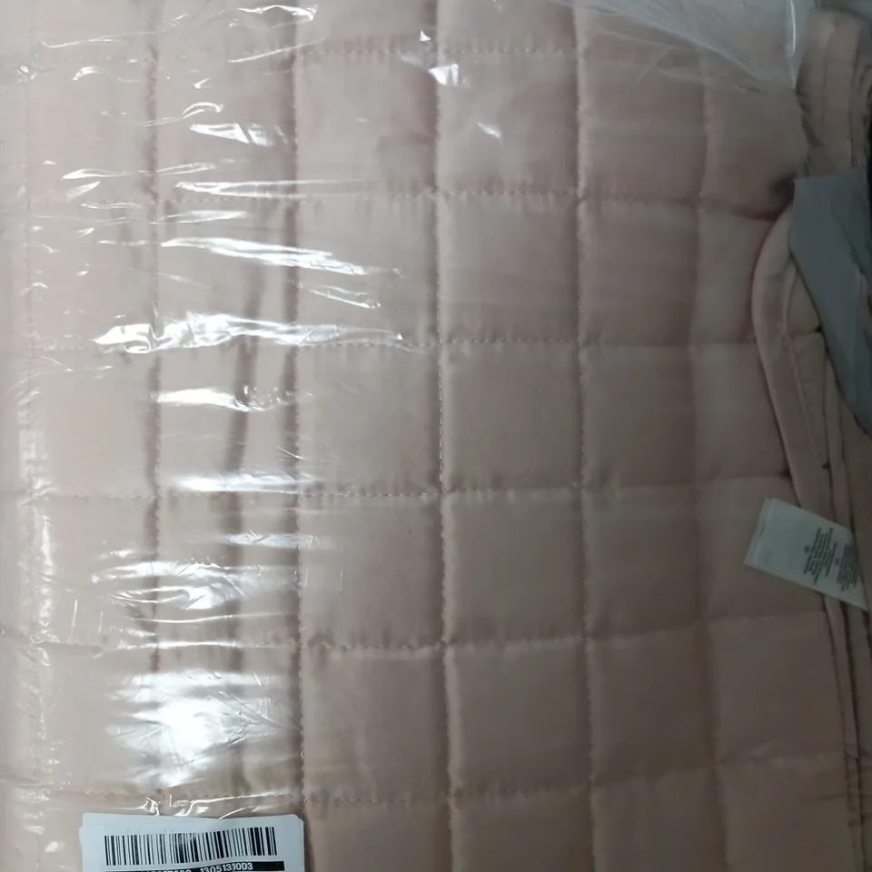 THE HOTEL COLLECTION LUXURY QUILTED BEDSPREAD THROW IN ROSE COLOUR SIZE UNSPECIFIED 