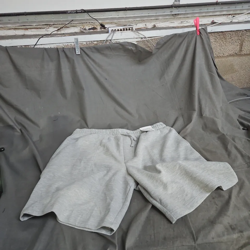 PULL&BEAR GREY SHORTS – UK L (EU L / US L / MX 34)