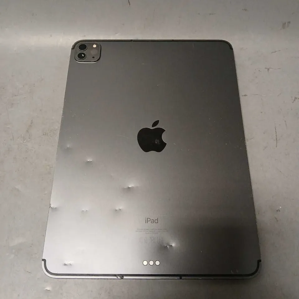 APPLE IPAD PRO 11" 3RD GEN TABLET IN GREY