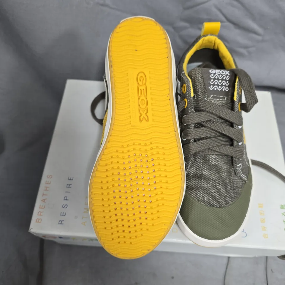GEOX KIWI B.I. CANVAS+GEOBUCK KIDS' SNEAKERS – MILITARY GREY/YELLOW (EU 32) 