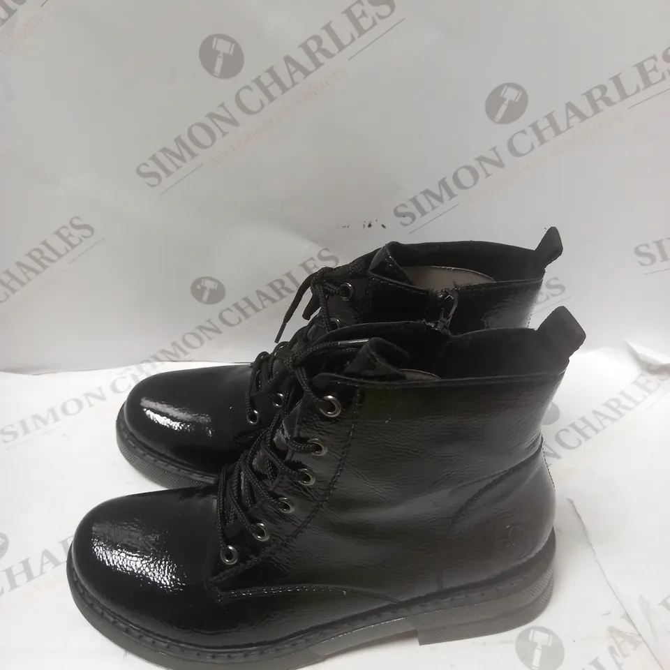 BOXED RIEKER ANTISTRESS LACE UP BOOT - SIZE 6