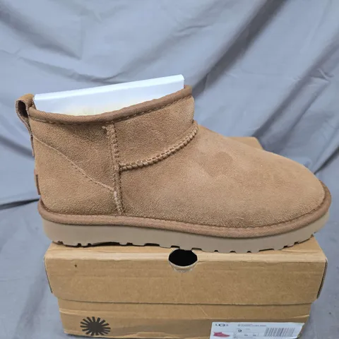 BOXED PAIR OF UGGS WOMENS CLASSIC UITRA MINIS IN SAND - UK 7