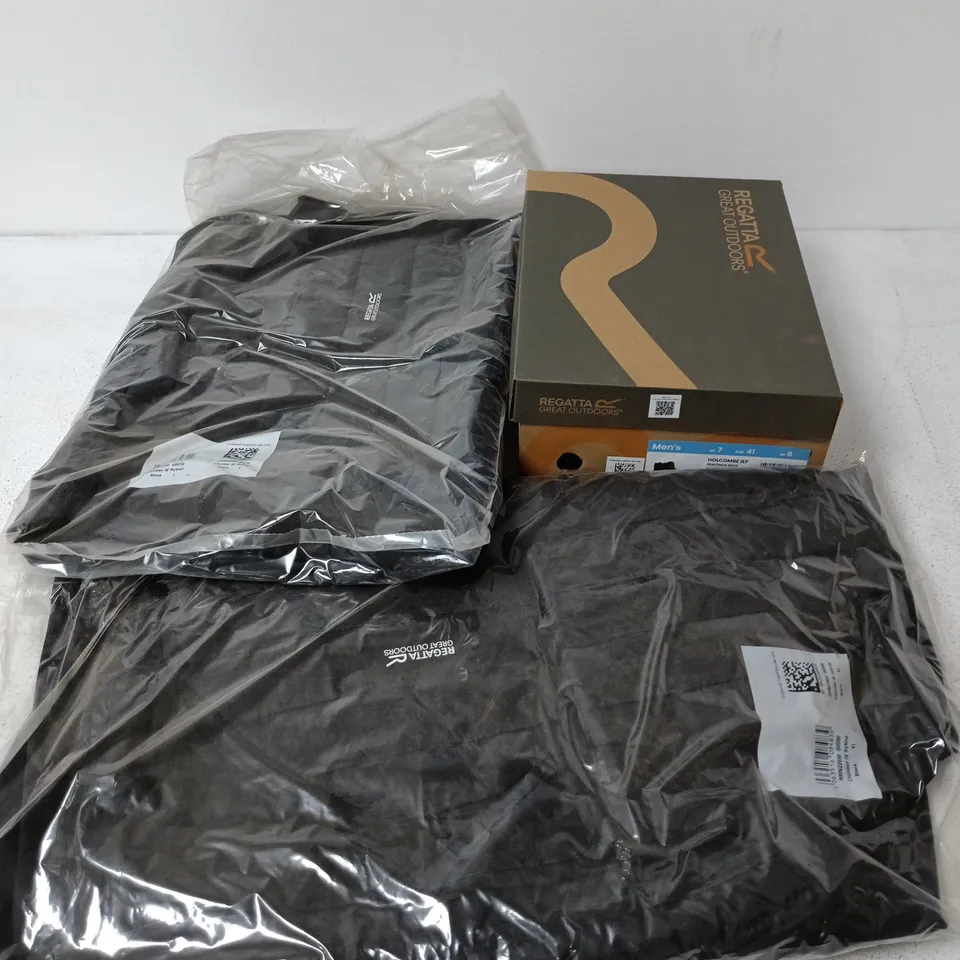 APPROXIMATELY 15 ASSORTED BRAND NEW REGATTA CLOTHING ITEMS IN VARIOUS SIZES, STYLES & COLOURS TO INCLUDE CLUMBER IV HYBRID, HOLCOMBE IEP, ETC