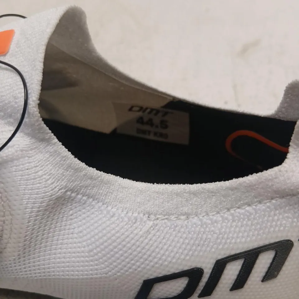 DMT CYCLING SHOES WITH BOA DIAL – WHITE, UK 9.5 (EU 44.5) – FULL CARBON SOLE