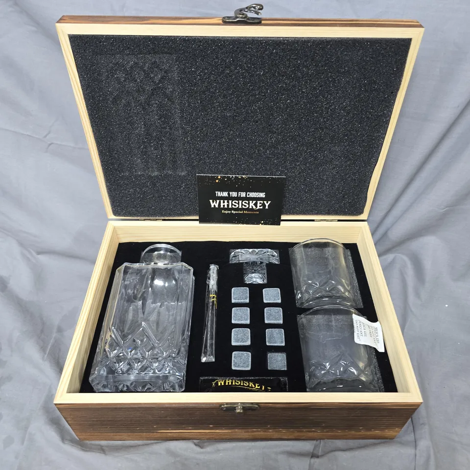 BOXED WHISISKEY WHISKY DECANTER SET