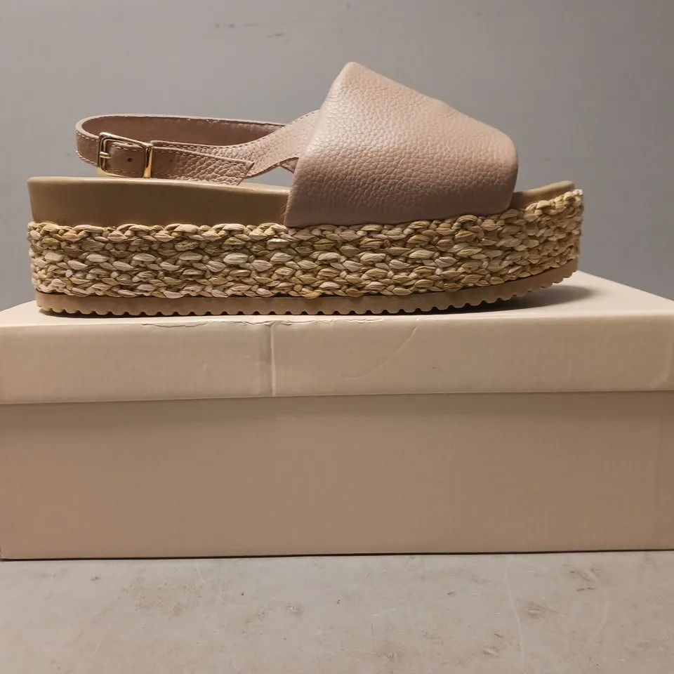 BOXED PAIR OF SOLE BLISS OPEN TOE PLATFORM SLINGBACK SANDALS IN BLUSH EU SIZE 37