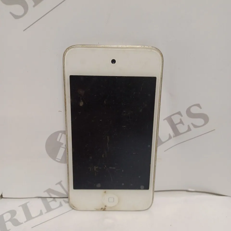 APPLE IPOD TOUCH IN WHITE