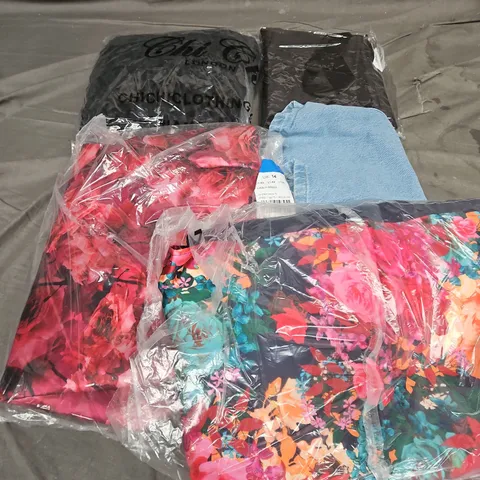APPROXIMATELY 20 ASSORTED CLOTHING ITEMS IN VARIOUS STYLES AND SIZES 