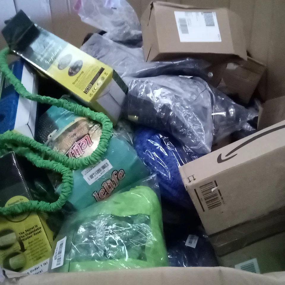 PALLET OF ASSORTED GARDEN HOSES