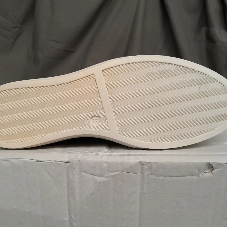 BOXED PAIR OF MODA IN PELLE ASTRIPE BLACK LEATHER TRAINERS - SIZE 6
