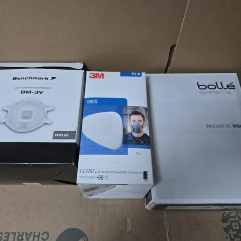 BOX OF ASSORTED PPE ACCESSORIES TO INCLUDE FACE MASKS, SAFEY GLASSES ETC...